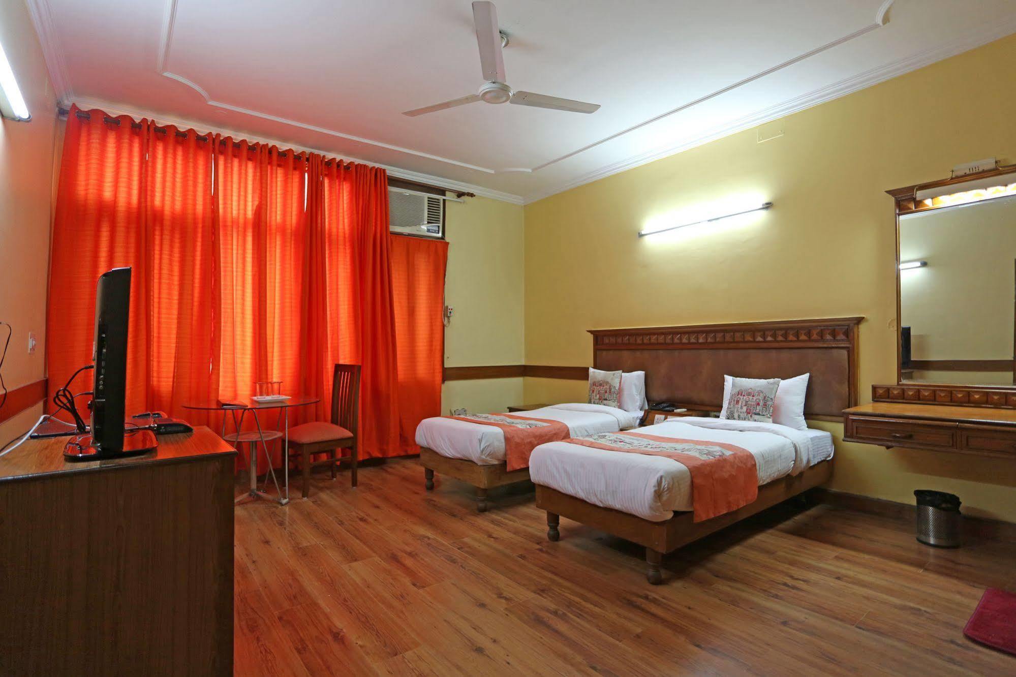 Oyo Rooms Kalkaji Mandir New Delhi Exterior foto